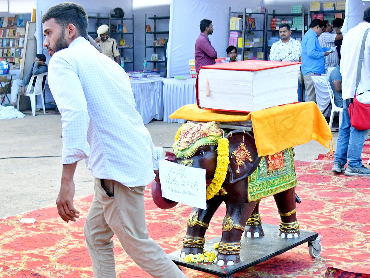 Telangana_20CM_20inaugurates_2037th_20Hyderabad_20book_20fair_40.jpg 35