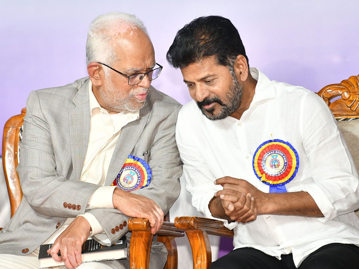 Telangana_20CM_20inaugurates_2037th_20Hyderabad_20book_20fair_43.jpg 37