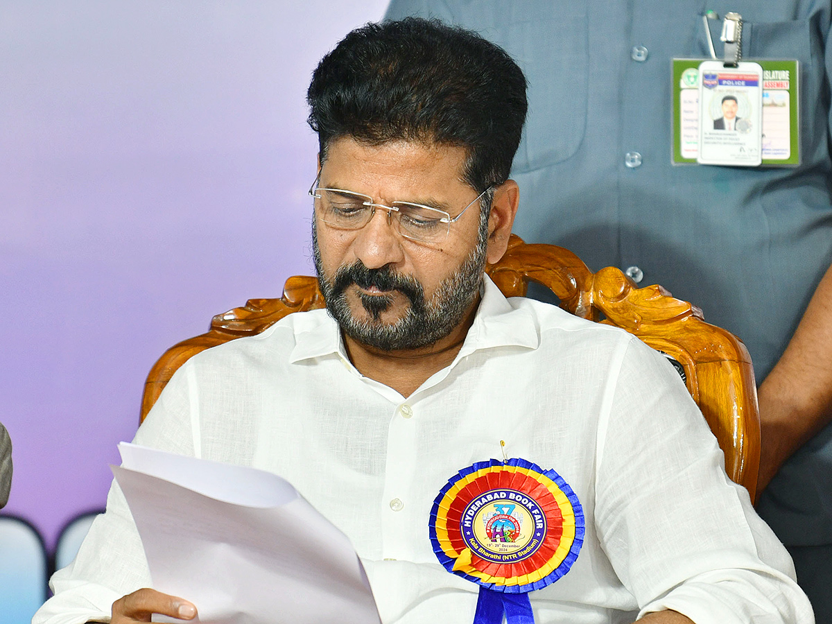 Telangana_20CM_20inaugurates_2037th_20Hyderabad_20book_20fair_44.jpg 38