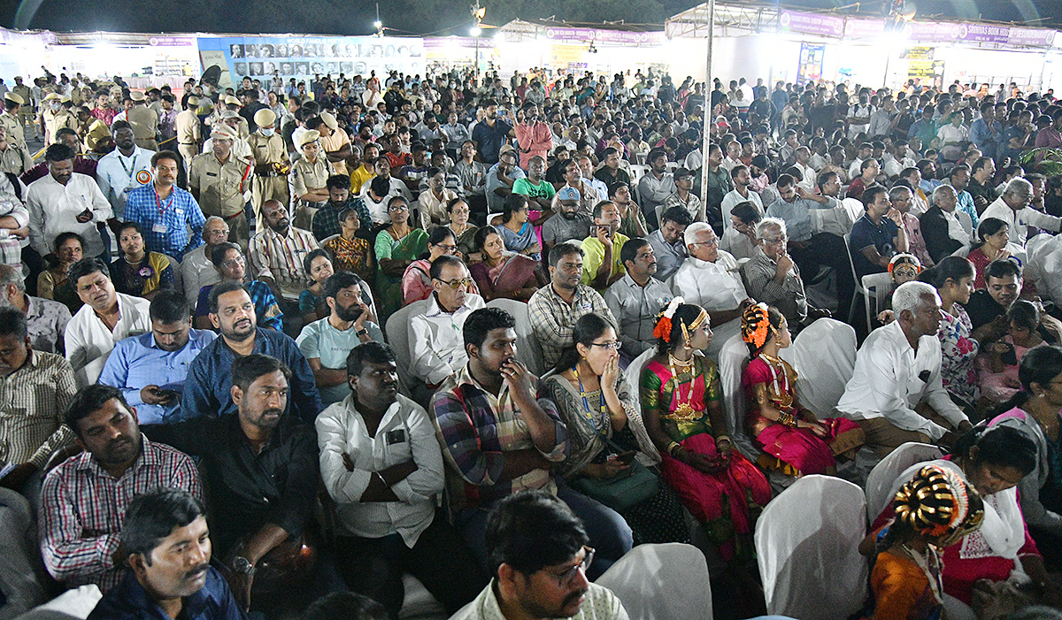 Telangana_20CM_20inaugurates_2037th_20Hyderabad_20book_20fair_8.jpg 7