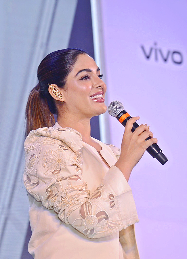 vivo_20x200_20series_20launch_20in_20Actress_20Samyuktha_20Menon__20_2810_29.jpg 10