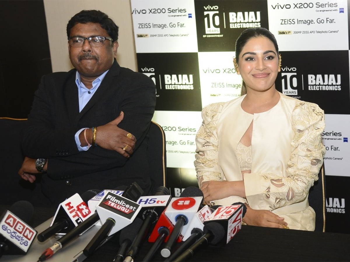 vivo_20x200_20series_20launch_20in_20Actress_20Samyuktha_20Menon__20_283_29.jpg 3
