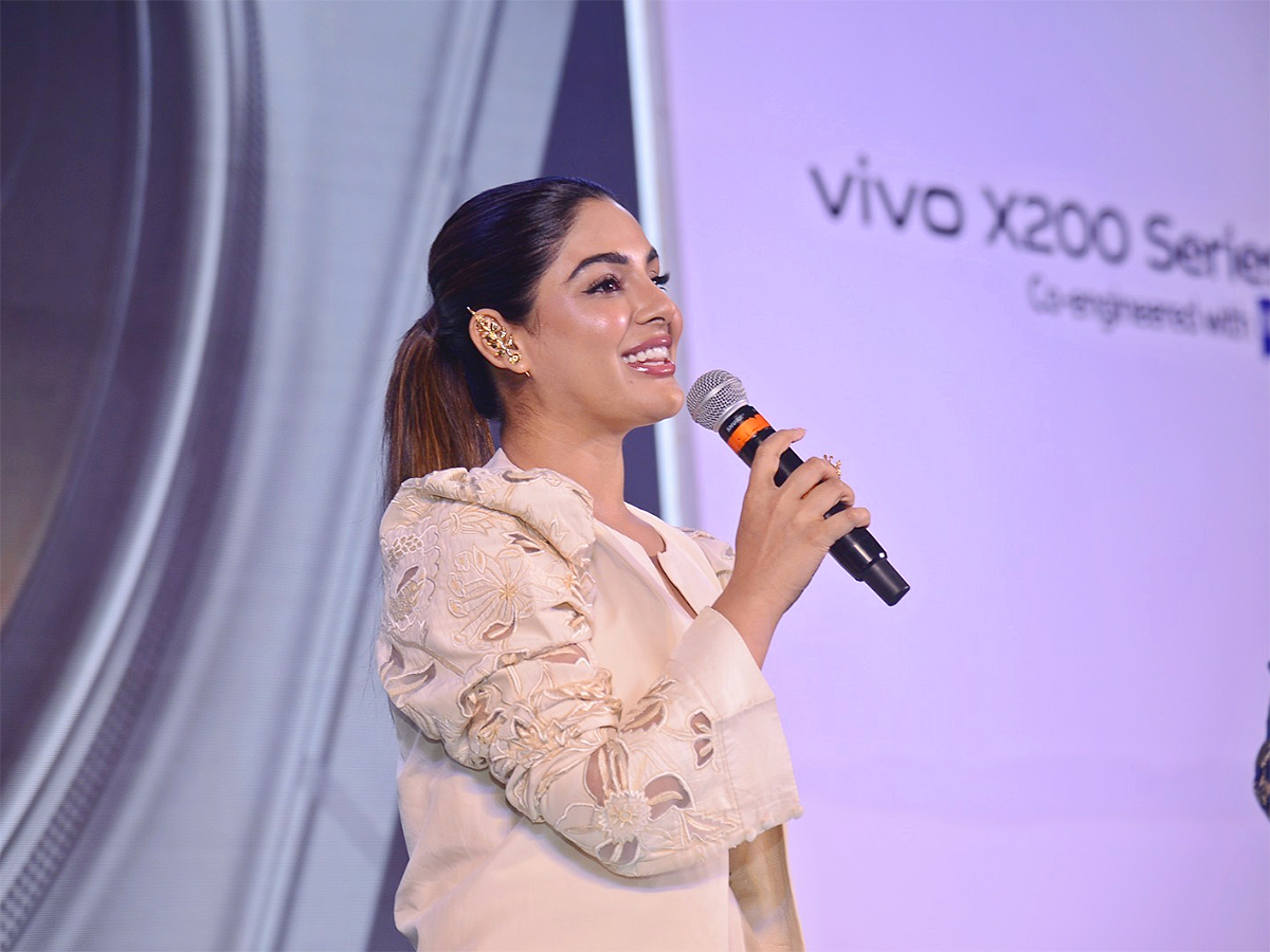 vivo_20x200_20series_20launch_20in_20Actress_20Samyuktha_20Menon__20_286_29.jpg 6