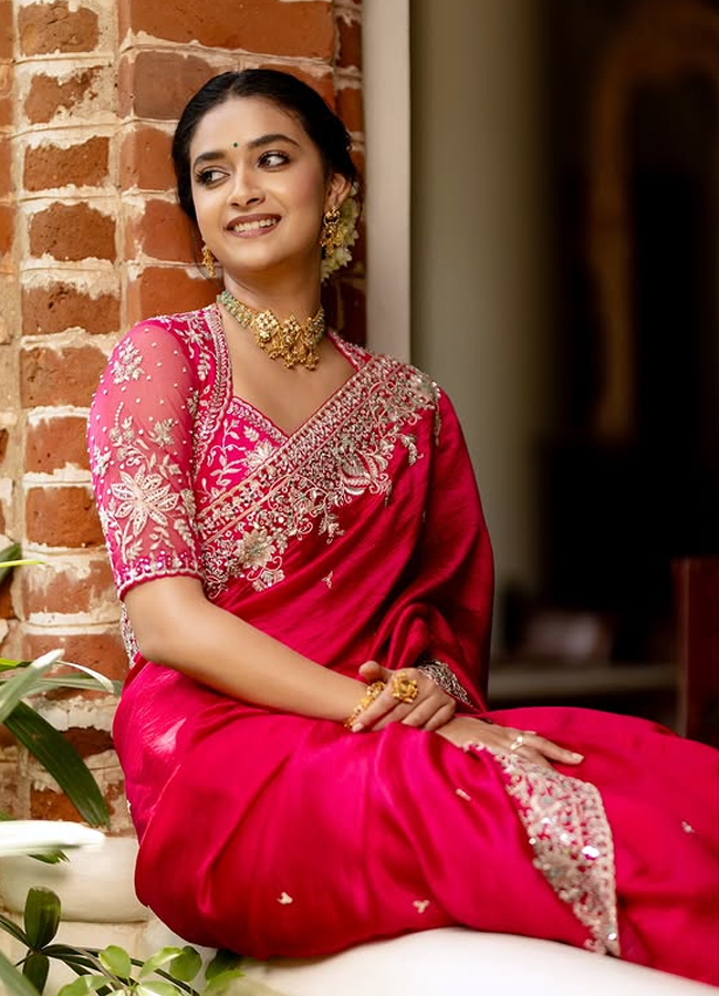 Actress_20in_20Saree12.jpg 11