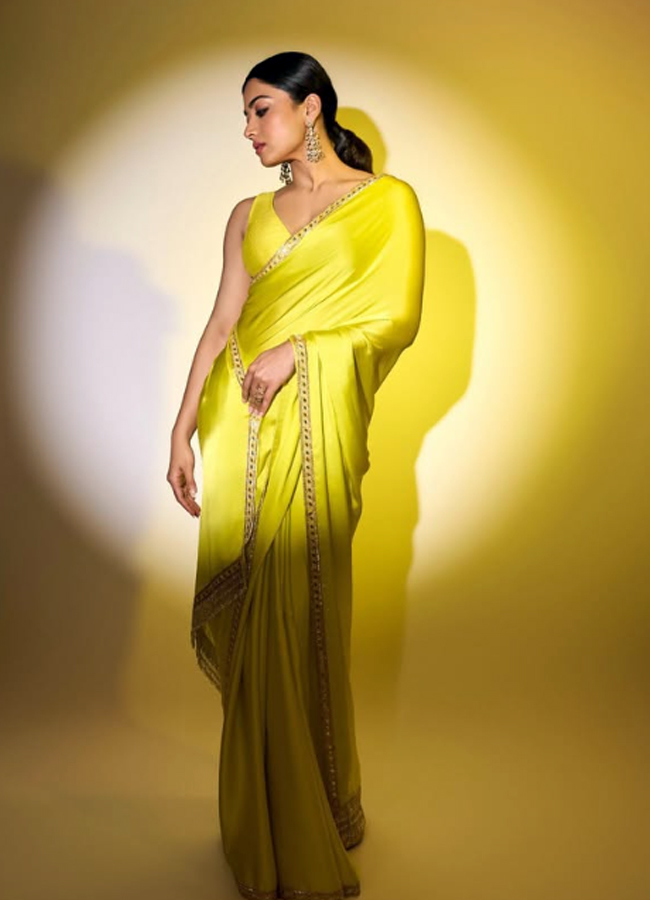 Actress_20in_20Saree16_0.jpg 15