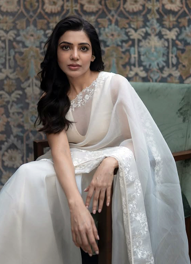 Actress_20in_20Saree9.jpg 8
