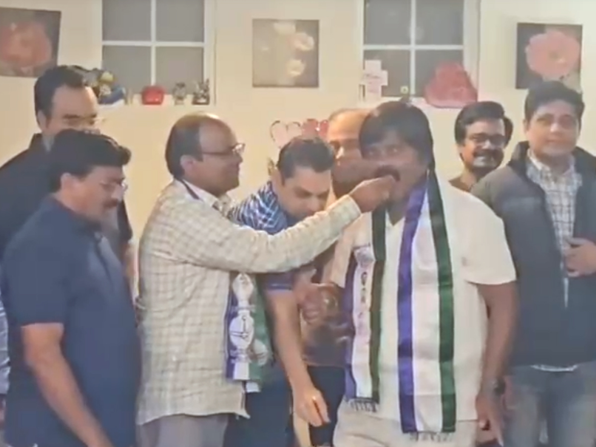 HBD_20jagan_20birthday_20celebrations_20in_20NRI_2010.jpg 11