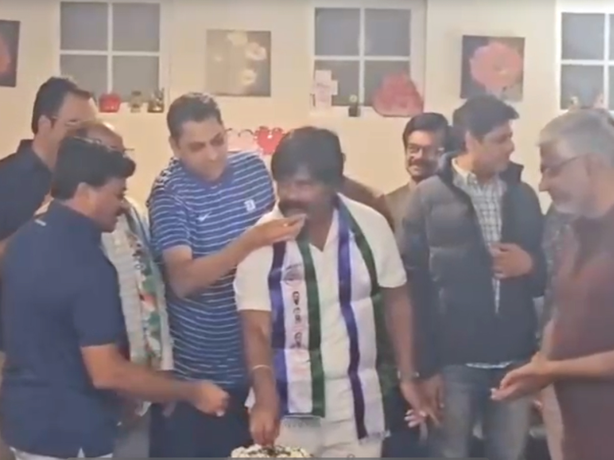 HBD_20jagan_20birthday_20celebrations_20in_20NRI_2011.jpg 12