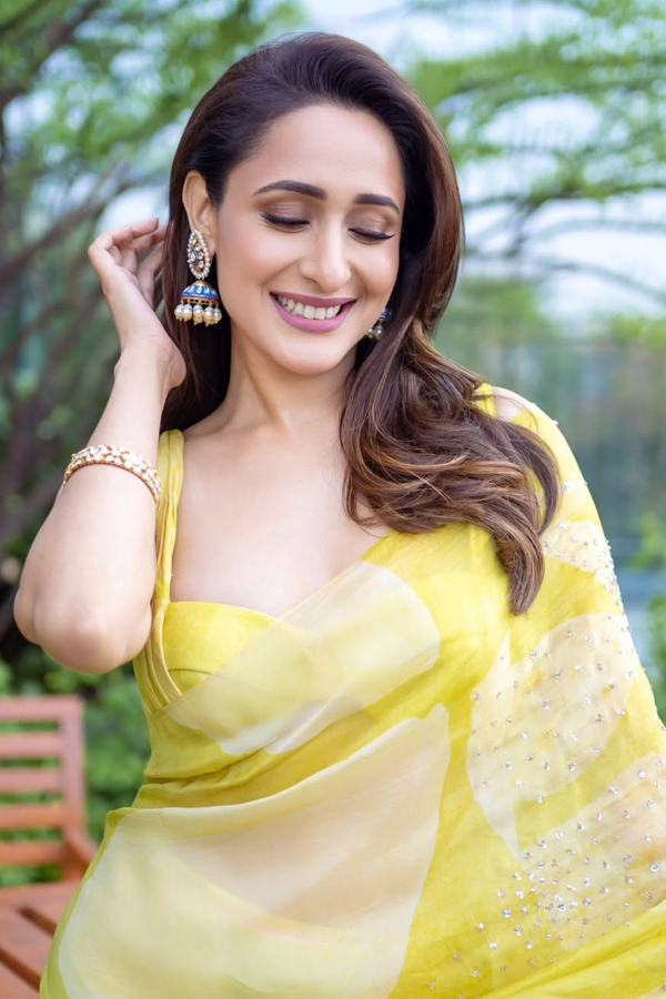 Pragya-Jaiswal-5.jpg 6