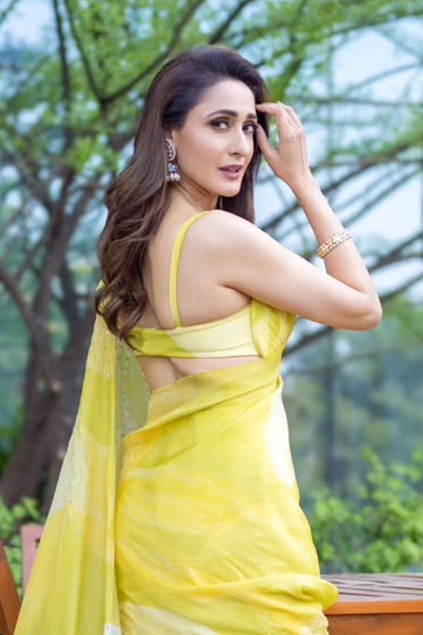 Pragya-Jaiswal-9.jpg 10