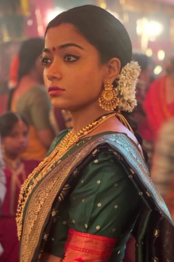 Rashmika_20Hold_20A_20Record_20With_20Pushpa_202_20Movie_20Photos_20_2812_29.jpg 13