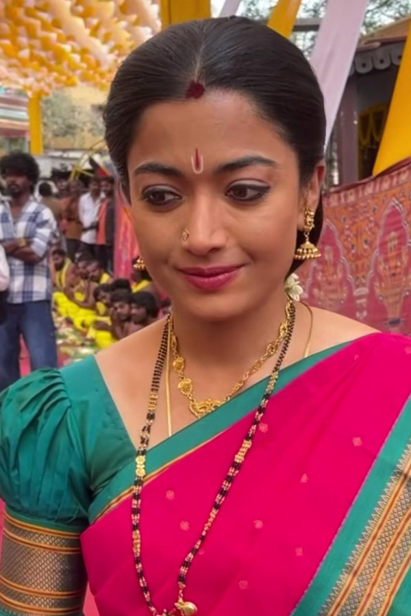 Rashmika_20Hold_20A_20Record_20With_20Pushpa_202_20Movie_20Photos_20_2813_29.jpg 14
