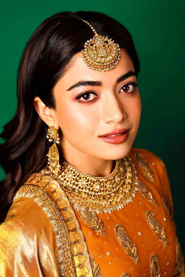 Rashmika_20Hold_20A_20Record_20With_20Pushpa_202_20Movie_20Photos_20_2814_29.jpg 15