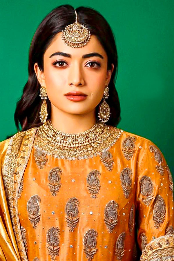 Rashmika_20Hold_20A_20Record_20With_20Pushpa_202_20Movie_20Photos_20_2815_29.jpg 16