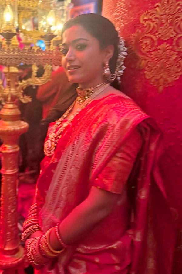 Rashmika_20Hold_20A_20Record_20With_20Pushpa_202_20Movie_20Photos_20_2817_29.jpg 18