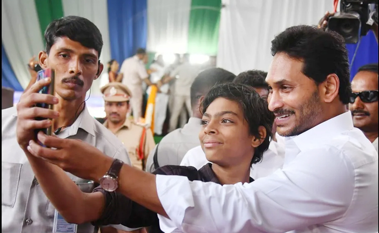 YS_Jagan_Real_Hero_Many_Gen.jpg