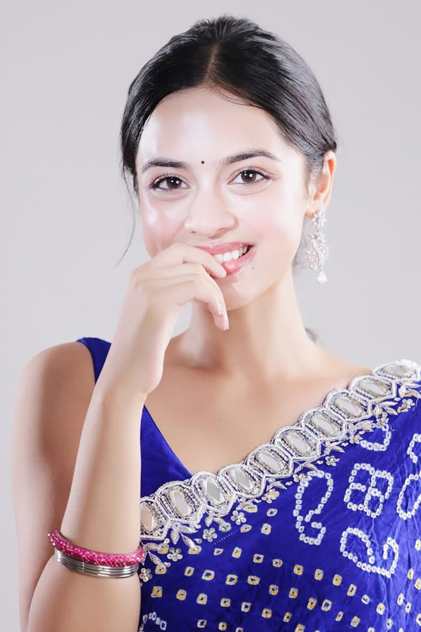 Laapataa_20Ladies_20Actress_20Nitanshi_20Goel_20Full_20Details_20Photos_20_2810_29.jpg 11
