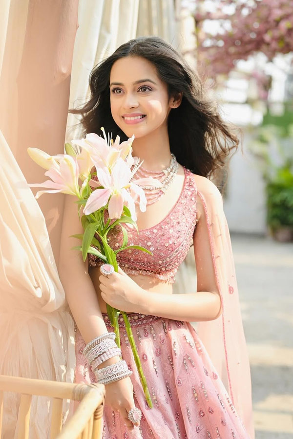 Laapataa_20Ladies_20Actress_20Nitanshi_20Goel_20Full_20Details_20Photos_20_282_29.jpg 3