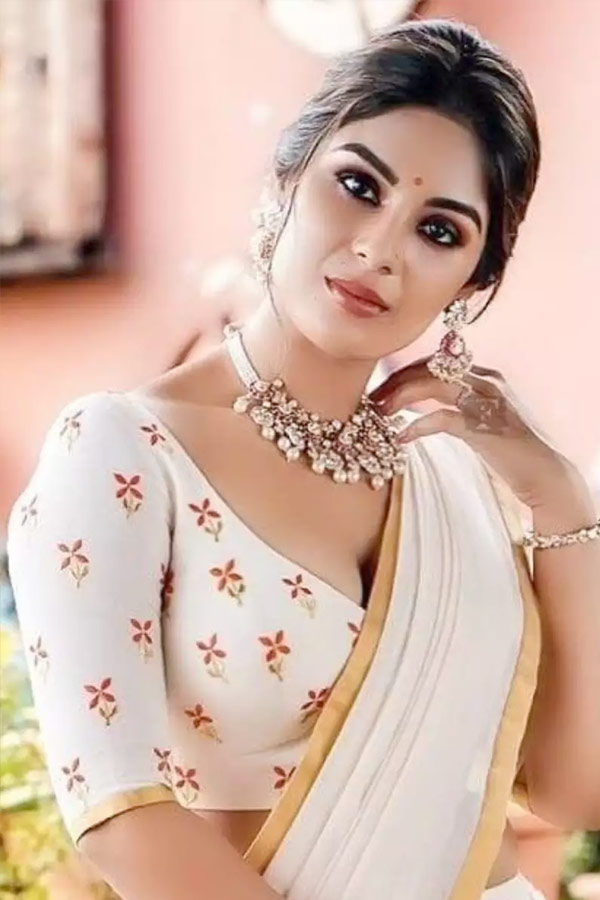 samyutha-menon.jpg 11