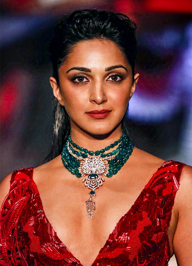 Actress_20Kiara_20Advani_20Game_20Changer_20Photos_20Goes_20Viral__20_2821_29.jpg 21