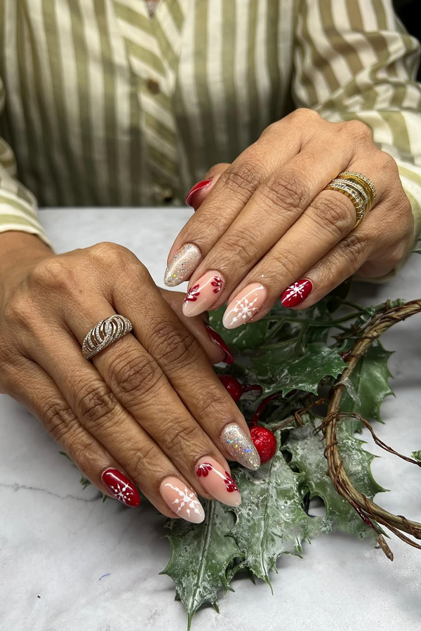Christmas-Special-Nail-Arts-12_0.jpg 13