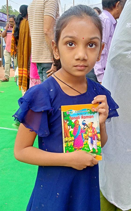 Hyderabad-Book-Fair-Draws-Record-90_2C000-Visitors-on-Sunday_21.jpg 15