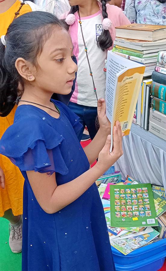 Hyderabad-Book-Fair-Draws-Record-90_2C000-Visitors-on-Sunday_23.jpg 16