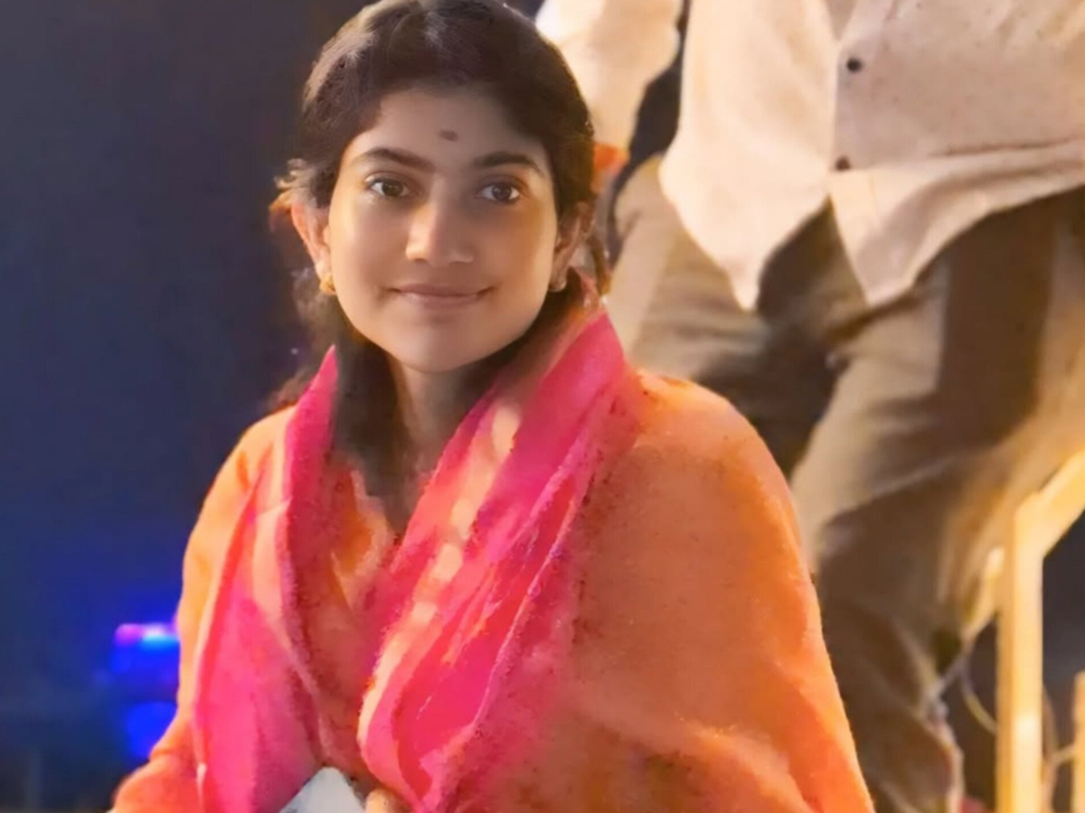 Sai-Pallavi_Kashi-Visit-10_0.jpg 11