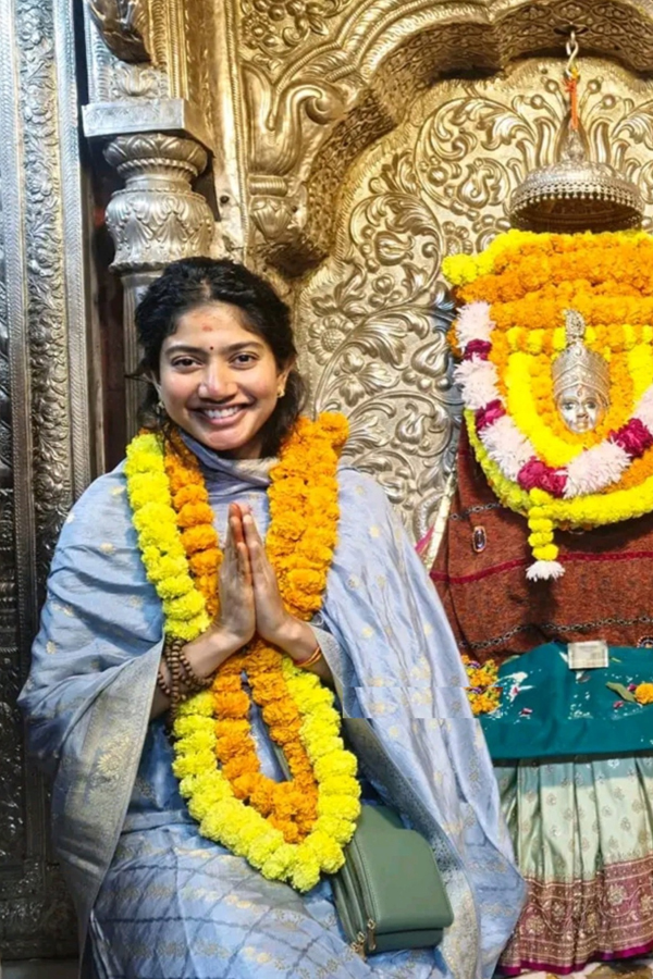 Sai-Pallavi_Kashi-Visit-1_0.jpg 2