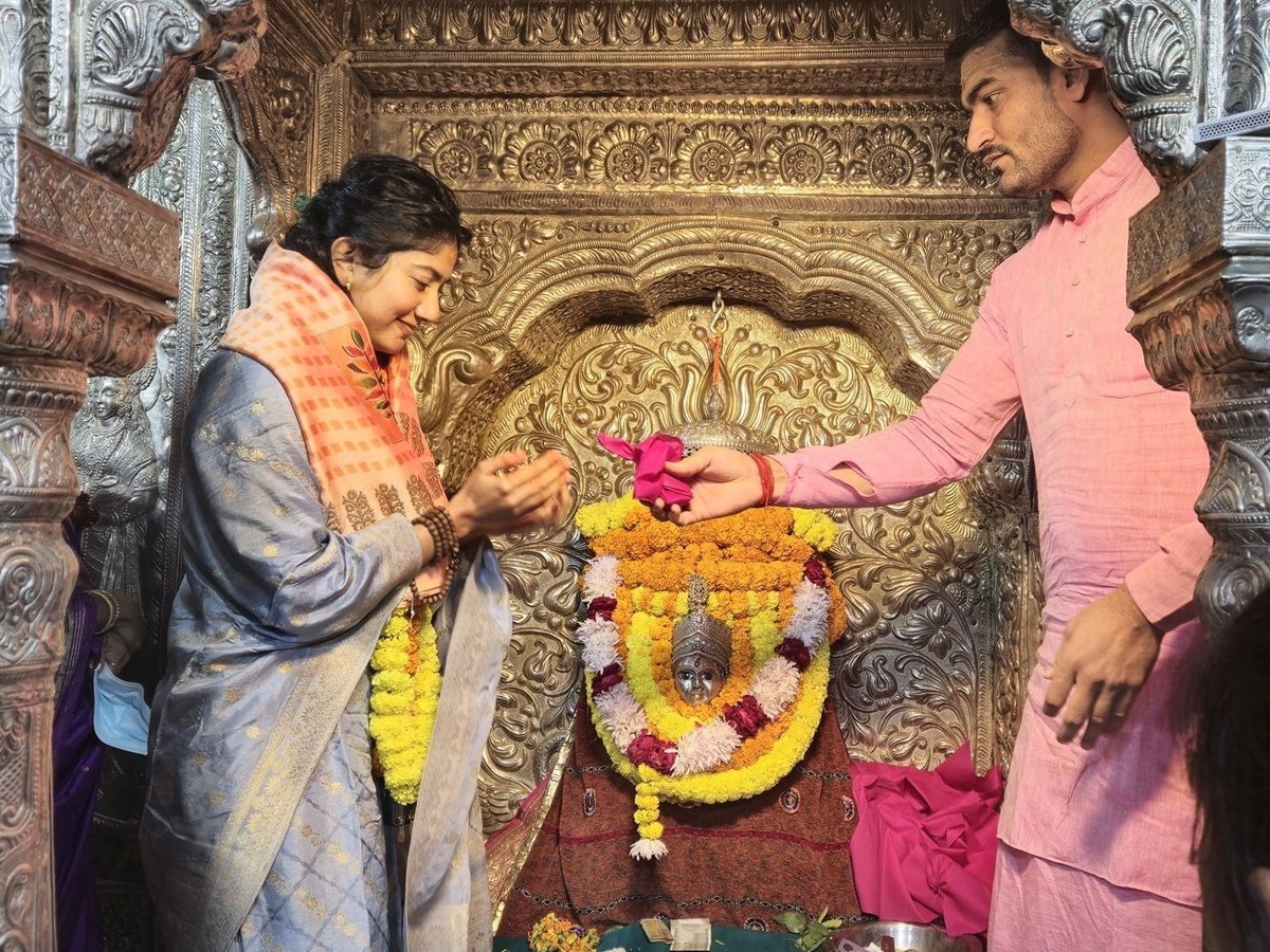 Sai-Pallavi_Kashi-Visit-2.jpg 3