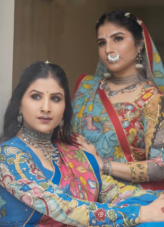 Mangli_20sisters1.jpg 2