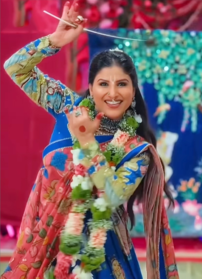Mangli_20sisters17.jpg 18