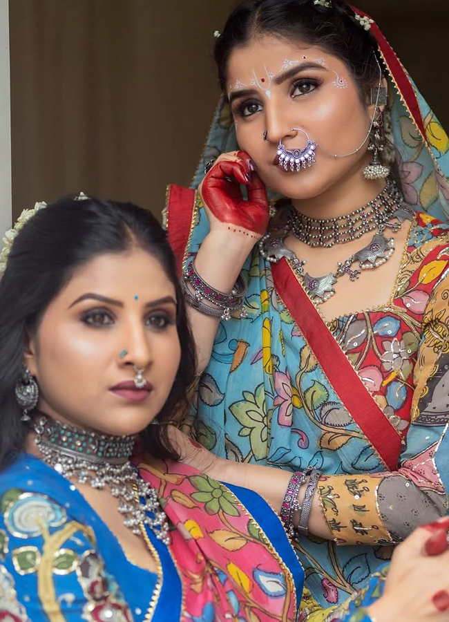 Mangli_20sisters4.jpg 5