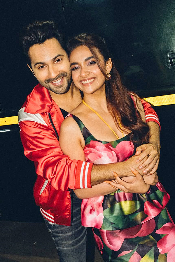 Salman_20Khan_20Dances_20to_20Nain_20Matakka_20with_20Baby_20John_20Stars_20Varun_20Dhawan_2C_20Keerthy_20Suresh_20Photos_20_2810_29.jpg 10