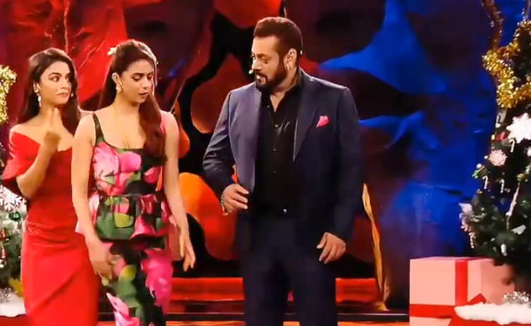 Salman_20Khan_20Dances_20to_20Nain_20Matakka_20with_20Baby_20John_20Stars_20Varun_20Dhawan_2C_20Keerthy_20Suresh_20Photos_20_281_29.jpg 1