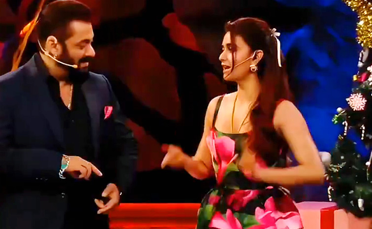 Salman_20Khan_20Dances_20to_20Nain_20Matakka_20with_20Baby_20John_20Stars_20Varun_20Dhawan_2C_20Keerthy_20Suresh_20Photos_20_283_29.jpg 3