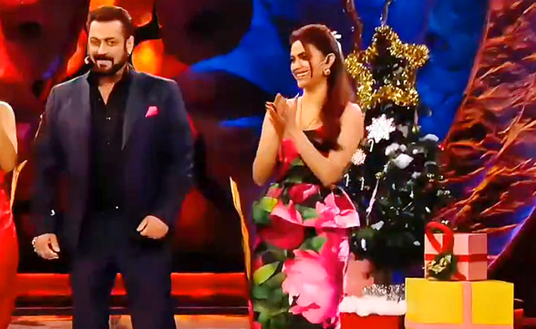 Salman_20Khan_20Dances_20to_20Nain_20Matakka_20with_20Baby_20John_20Stars_20Varun_20Dhawan_2C_20Keerthy_20Suresh_20Photos_20_285_29.jpg 5