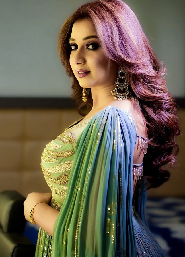 Shreya_20Ghosal1.jpg 2
