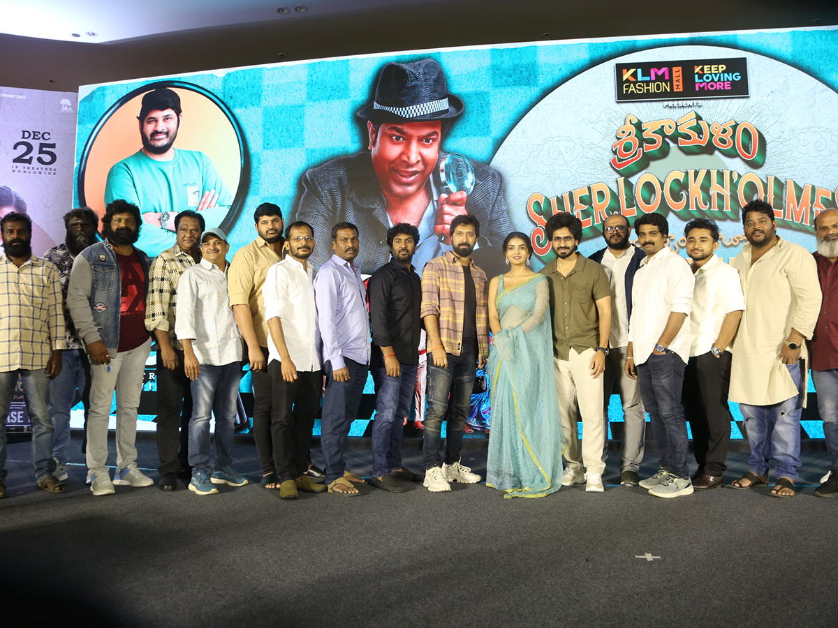Srikakulam_20Sherlock_20Holmes_20Movie_20Pre_20Release_20Function__20_2814_29.jpg 14