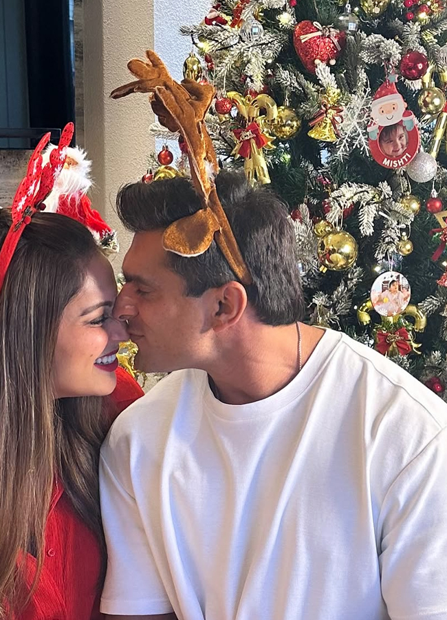 Bipasha_20Basu_20Christmas_20celebrations2024_202.jpg 3