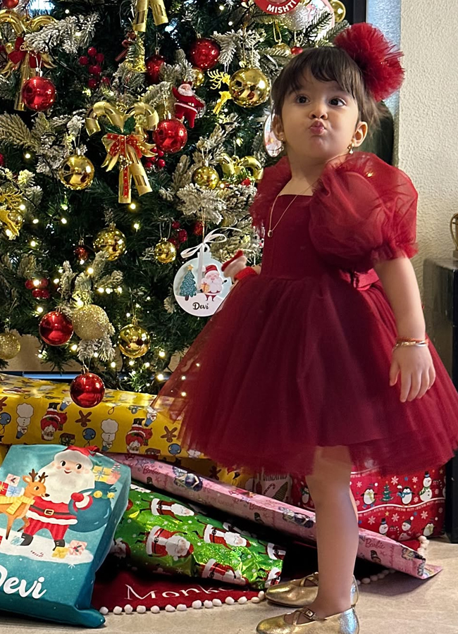 Bipasha_20Basu_20Christmas_20celebrations2024_206.jpg 7