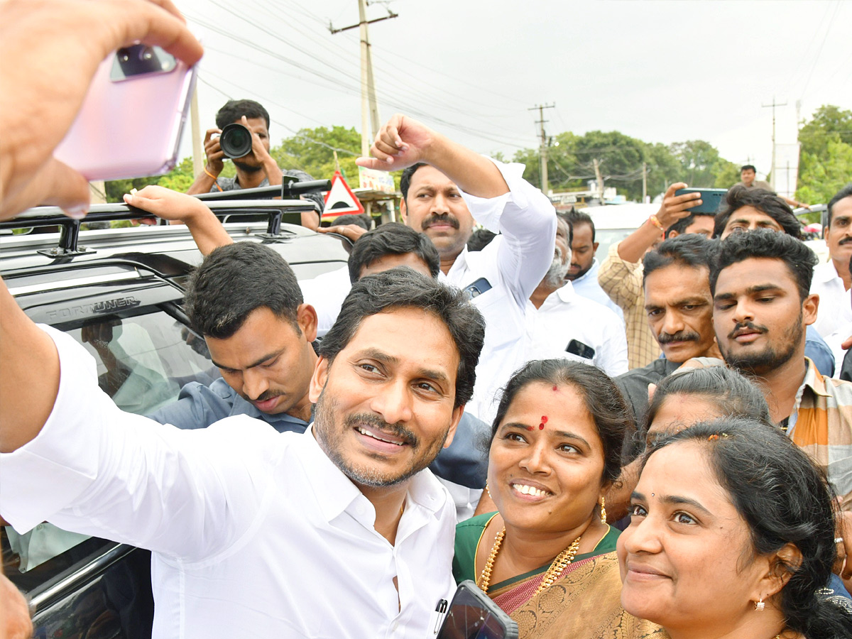 YS_20jagan_20mohan_20reddy_20Kadapa_20Tour_20Second_20Day_20Highlights_20Photos_20_2820_29.jpg 31