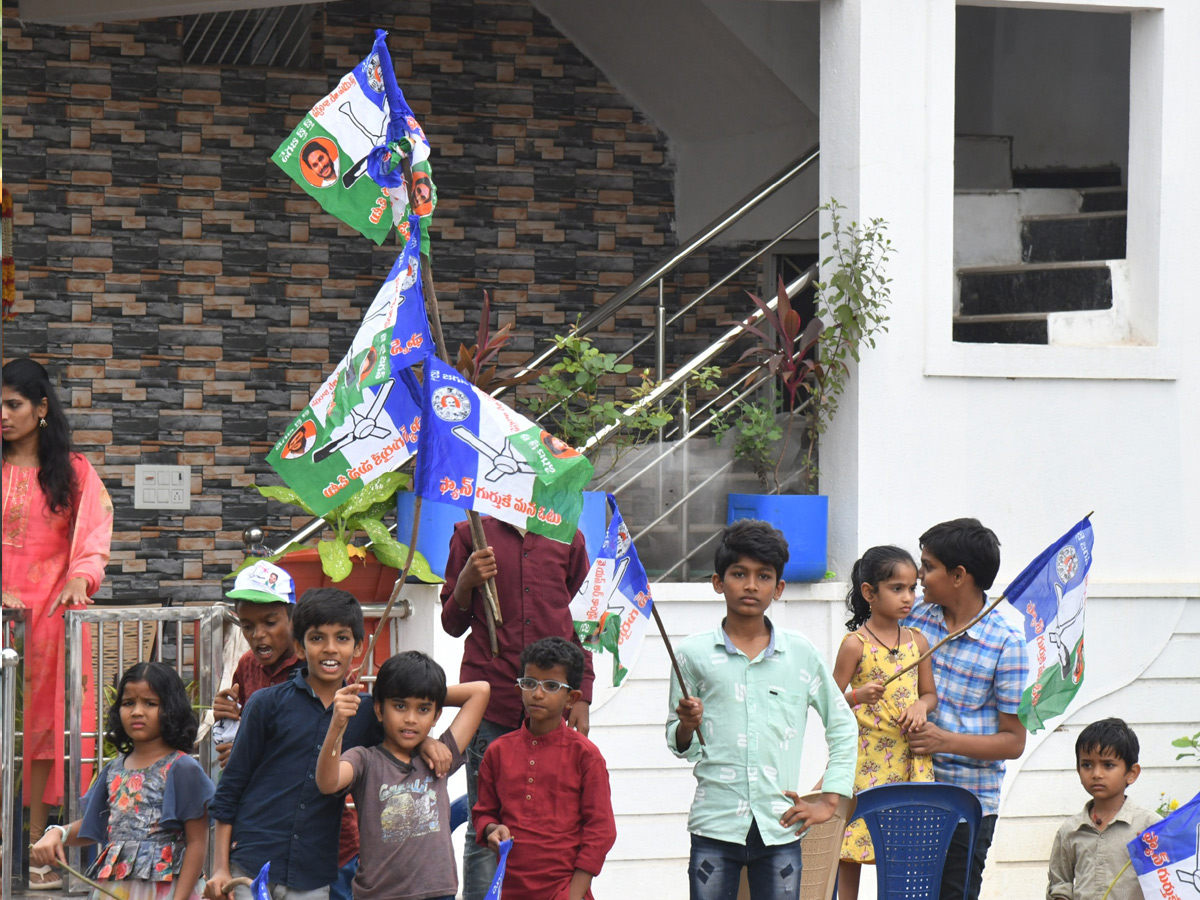 YS_20jagan_20mohan_20reddy_20Kadapa_20Tour_20Second_20Day_20Highlights_20Photos_20_2822_29.jpg 33