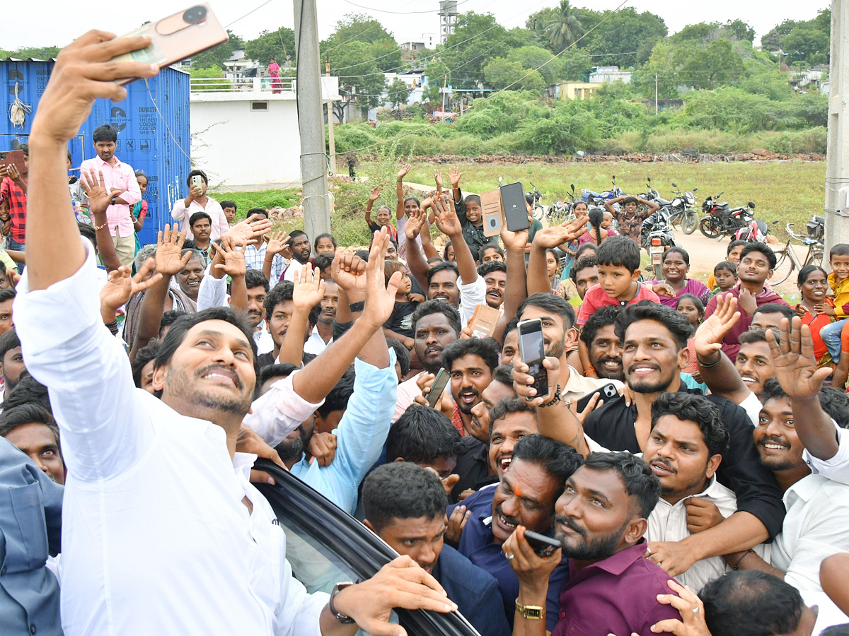 YS_20jagan_20mohan_20reddy_20Kadapa_20Tour_20Second_20Day_20Highlights_20Photos_20_2828_29.jpg 39
