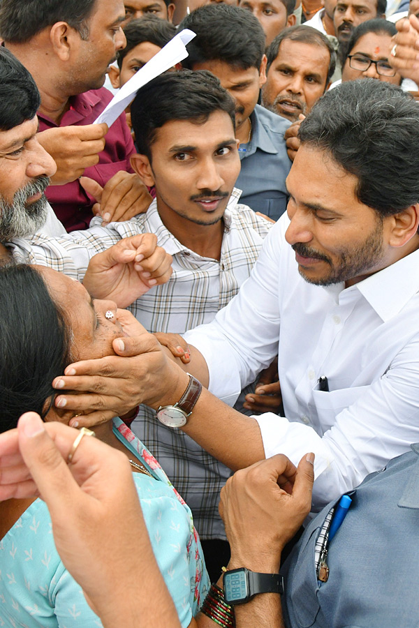 YS_20jagan_20mohan_20reddy_20Kadapa_20Tour_20Second_20Day_20Highlights_20Photos_20_2830_29.jpg 41