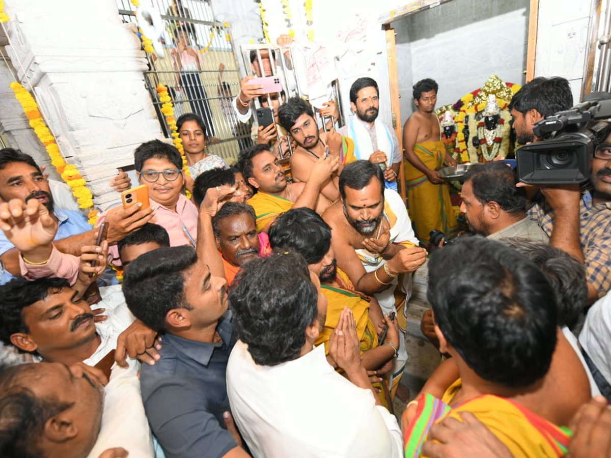 YS_20jagan_20mohan_20reddy_20Kadapa_20Tour_20Second_20Day_20Highlights_20Photos_20_2842_29.jpg 3