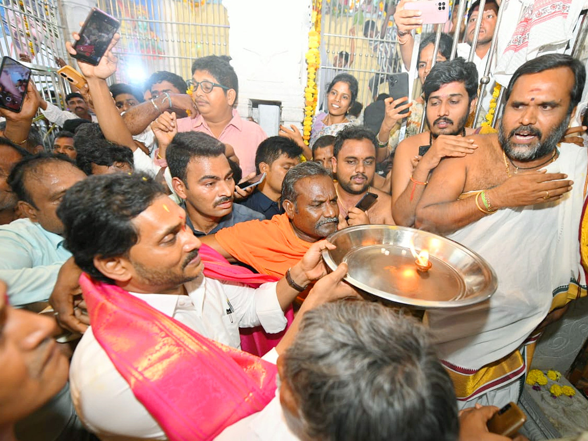 YS_20jagan_20mohan_20reddy_20Kadapa_20Tour_20Second_20Day_20Highlights_20Photos_20_2844_29.jpg 5