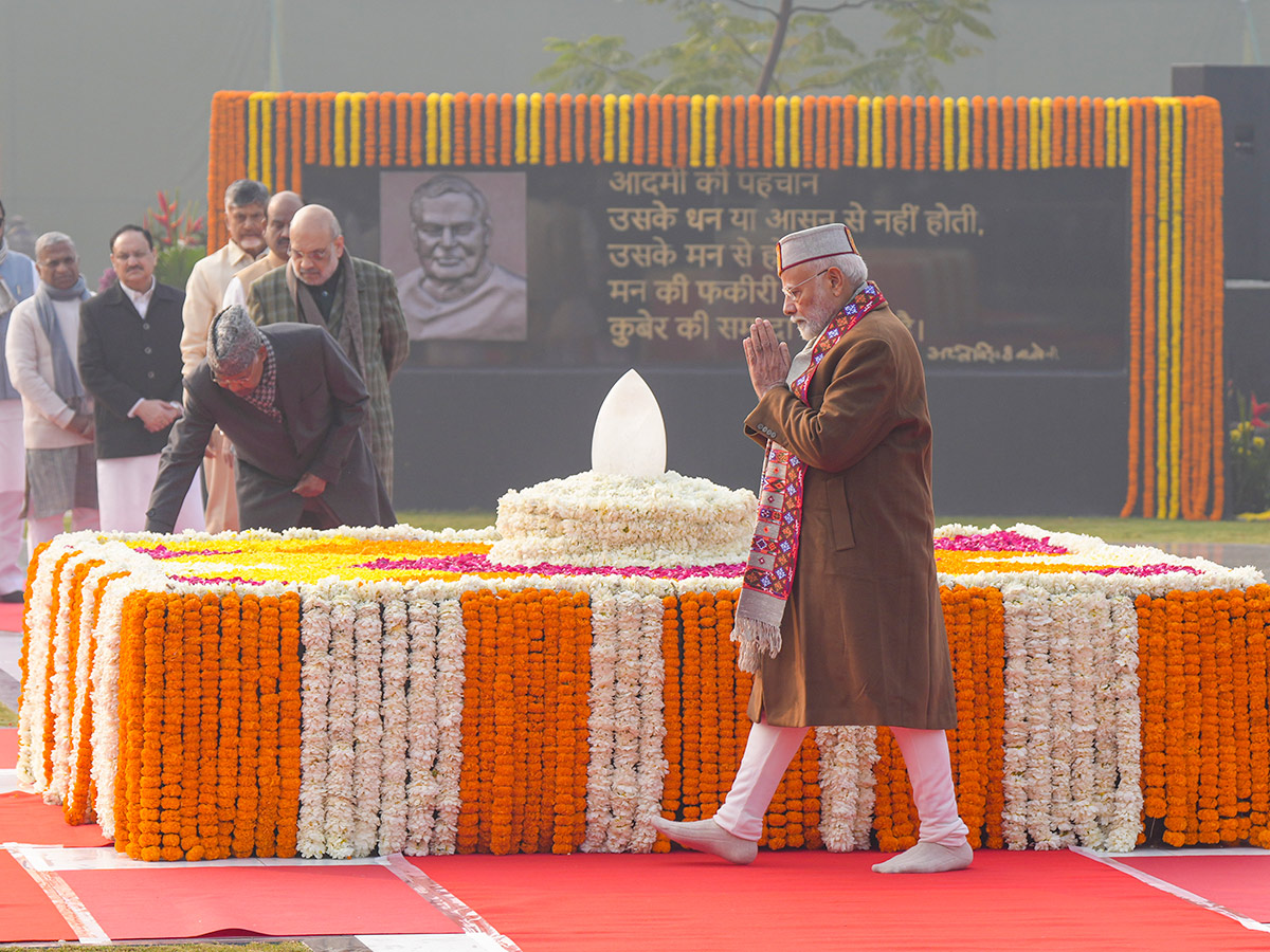 former_20prime_20minister_20Atal_20Bihari_20Vajpayee_20on_20his_20birth_20centenary_24.jpg 23