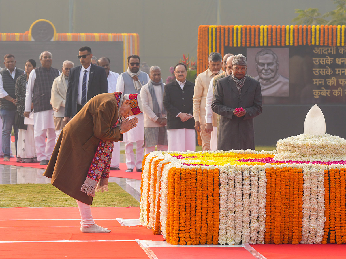 former_20prime_20minister_20Atal_20Bihari_20Vajpayee_20on_20his_20birth_20centenary_25.jpg 24