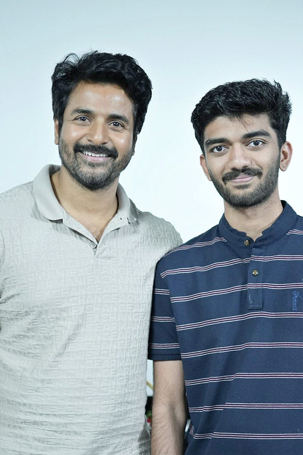 Chess_20prodigy_20Gukesh_20Dommaraju_20meets_20Rajinikanth_20and_20Sivakarthikeyan_20Photos_20_281_29.jpg 2